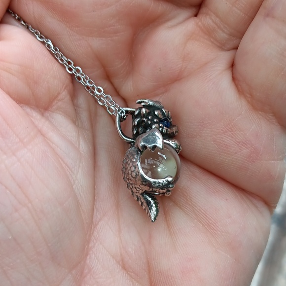 🆕️LAST ONE!🌹ADORABLE BABY DRAGON CLUTCHING PRECIOUS GEM NECKLACE GIFT BOXED - Picture 13 of 17